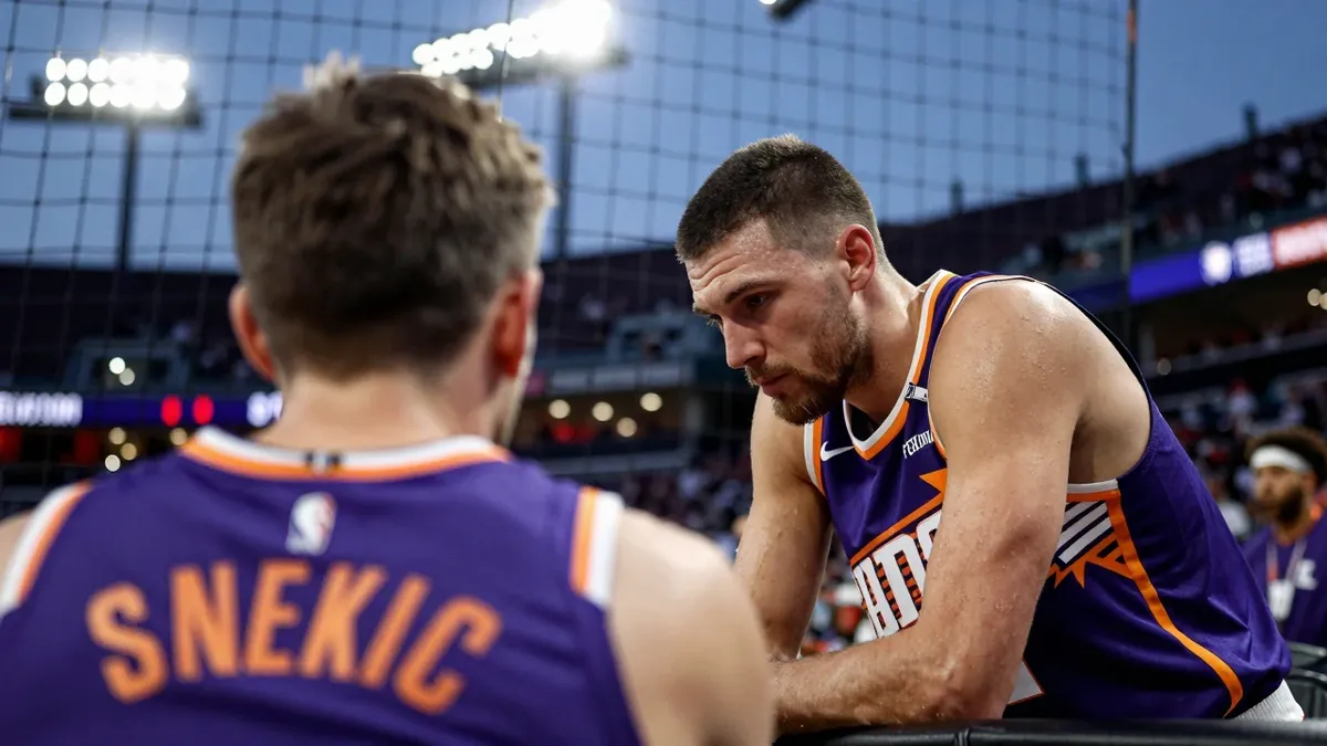 Phoenix Suns lose to short-handed Thunder as Booker struggles for points